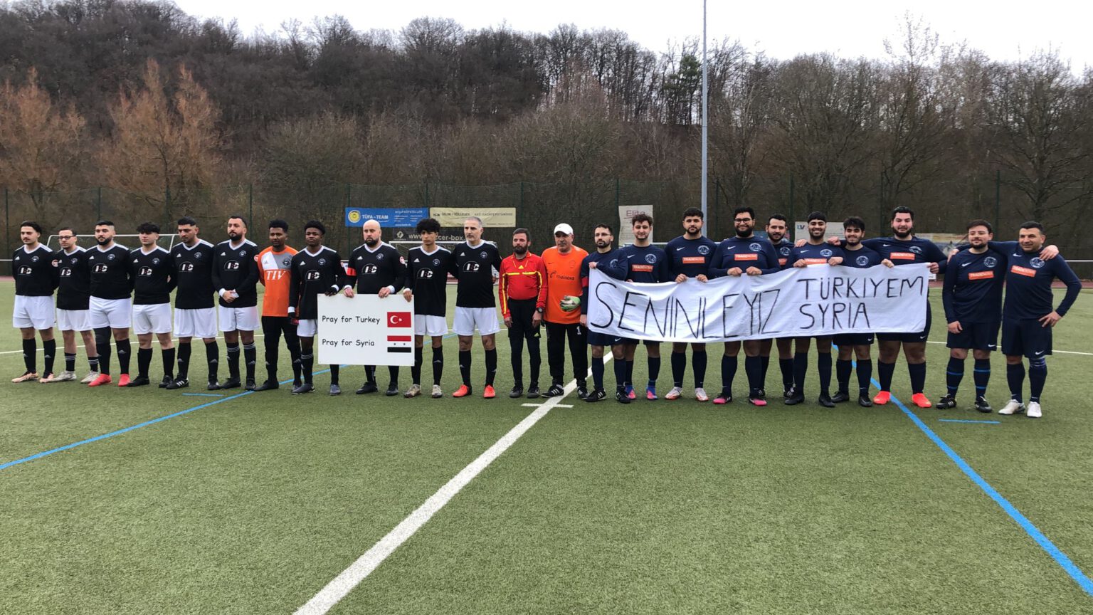 Baris Spor Idstein Mannschaft und Vereinsumfeld auf dem Sportplatz
